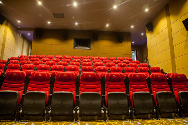 Alta resistencia al desgaste asientos de sala de teatro apoyabrazos de plástico flexible color no desvanecido
