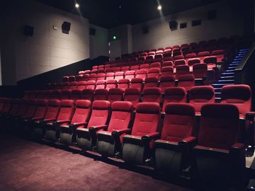 La estructura de la aleación de aluminio del teatro que asienta comercial de encargo conveniente mantiene