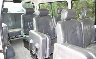 La esponja de alta densidad de cuero auténtica Toyota Hiace asienta con carga por USB